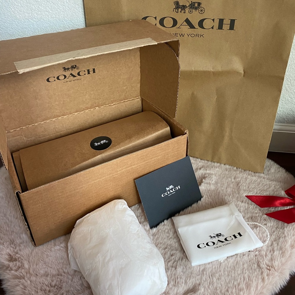 🎀 Coach Empty Bag box with tissue paper, New Dustbag and large paper bag - Picture 5 of 9